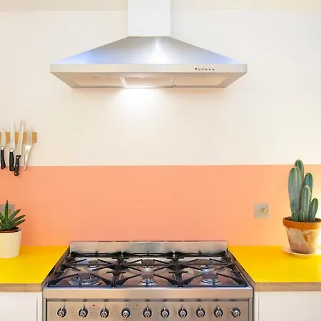 Stunning 3-bedroom Townhouse In Superb Location Holiday home London