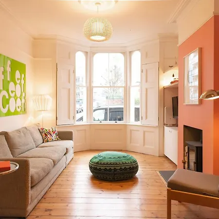 Stunning 3-bedroom Townhouse In Superb Location London