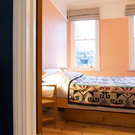 Stunning 3-bedroom Townhouse In Superb Location