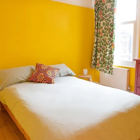 Stunning 3-bedroom Townhouse In Superb Location * London