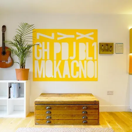 Stunning 3-bedroom Townhouse In Superb Location Holiday home