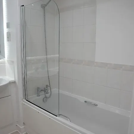 2 Bed River View Greenwich Apartment