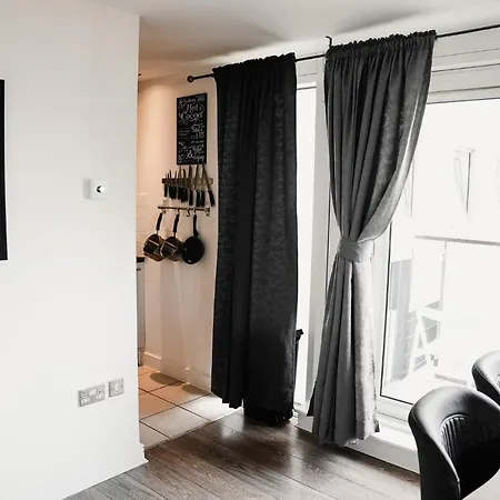 2 Bed River View Greenwich Apartment London
