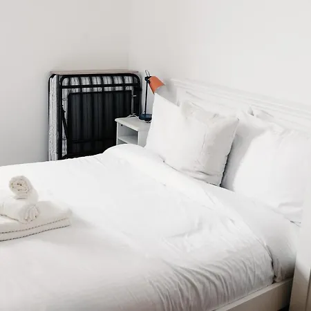 2 Bed River View Greenwich Apartment *