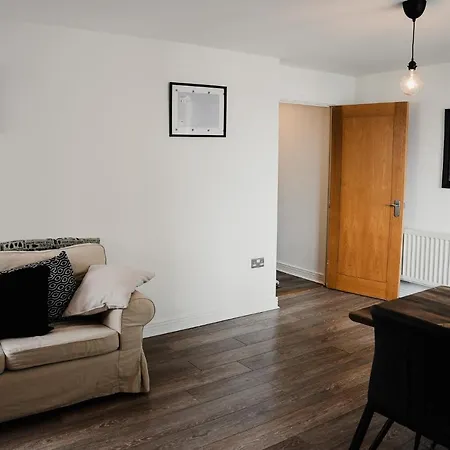 2 Bed River View Greenwich Apartment *