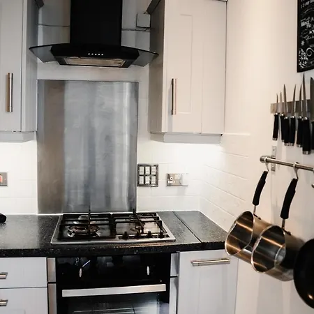 2 Bed River View Greenwich Apartment