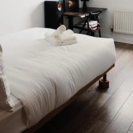 2 Bed River View Greenwich Apartment London
