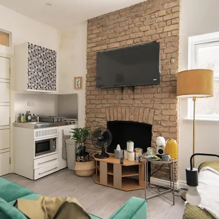 Green Lanes Studio Apartment *