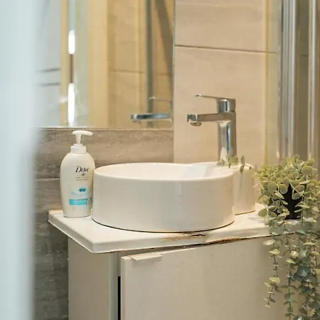 Green Lanes Studio Apartment London
