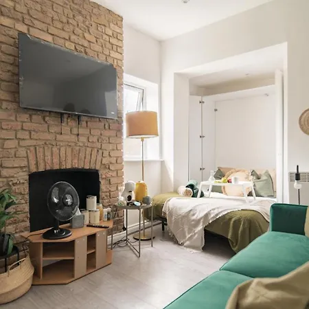 Green Lanes Studio Apartment