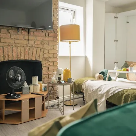 Green Lanes Studio Apartment *