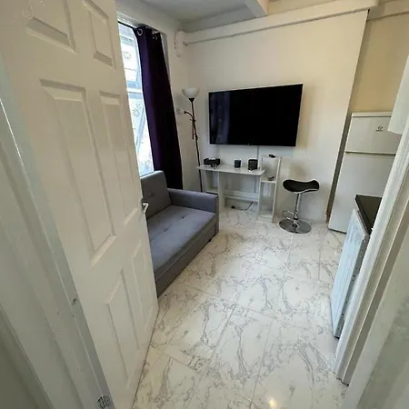 4 Floor New Miles Apartament Londyn