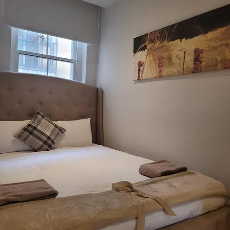 Apartment 3 Bedroom In Central Sleep 10 Hy2