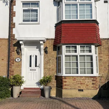Modern 4-bedroom Entire House With Garden 度假居 阿克斯桥