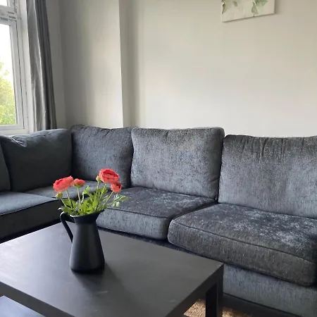 Highfield With Free Parkings, Surbiton, Kingston Upon Thames, Surrey, Greater London , Uk Holiday home *