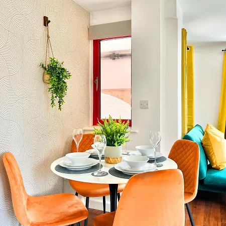 Weekly Or Monthly - Relocation & Business - 4 Guests - By Hofin Stays Short Lets & Serviced London