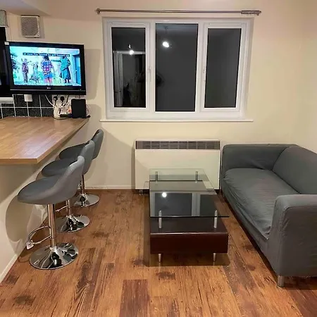 Apartment Self Contained 1 Bed Flat Next To Transport For Canary Wharf And Excel, O2 With Free Parking London