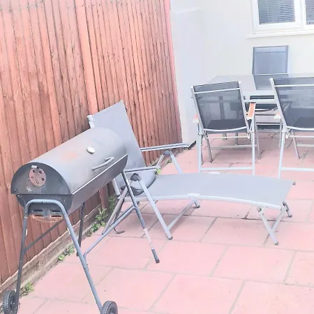 Apartment Modern 2 Bedroom Flat With Garden London *