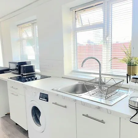 Modern 2 Bedroom Flat With Garden London Apartment Northolt (Greater London)