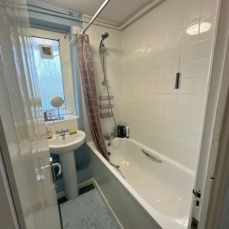 Cozy In Shared Near Canary Wharf Homestay *