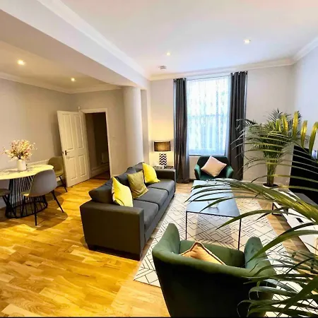 Spacious 2 Bed In The Heart Of Kensington * לונדון