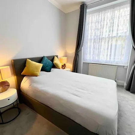 Spacious 2 Bed In The Heart Of Kensington