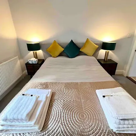 Spacious 2 Bed In The Heart Of Kensington דירה