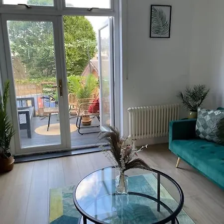 Beautiful Haven,tower Bridge Rd *