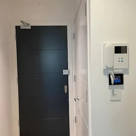 Apartment Entire In Brentford, West London.