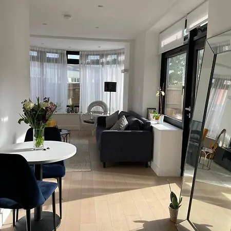 Entire In Brentford, West London. Apartment