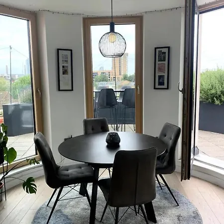 Apartment Stylish 2bd Flat With Private Balcony - Battersea