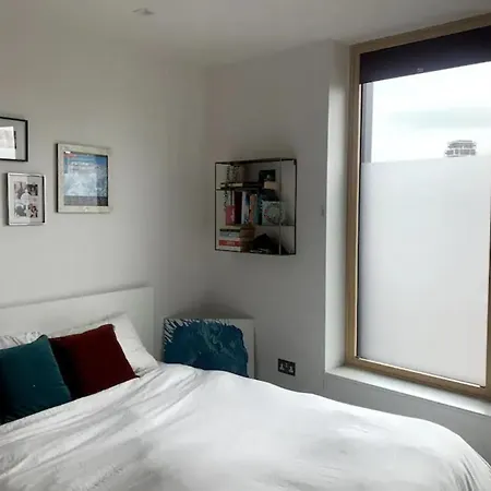 Apartment Stylish 2bd Flat With Private Balcony - Battersea