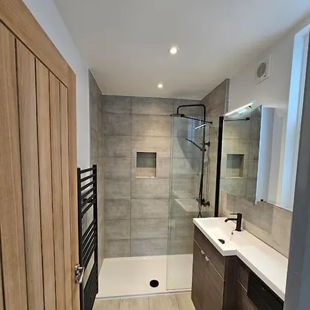 Beautiful Modern + Greater London * Carshalton