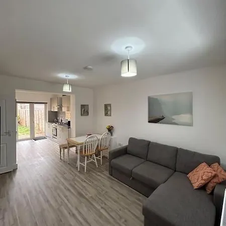 Bali Bliss Garden Flat With Parking Enfield