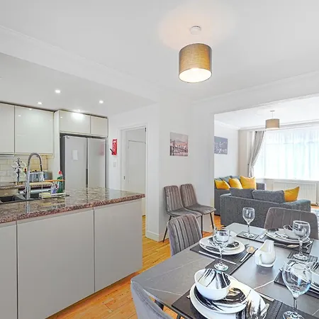 Special Offers, Sleeps 5, Hanwell, London W7, Free Parking * Greenford (Greater London)