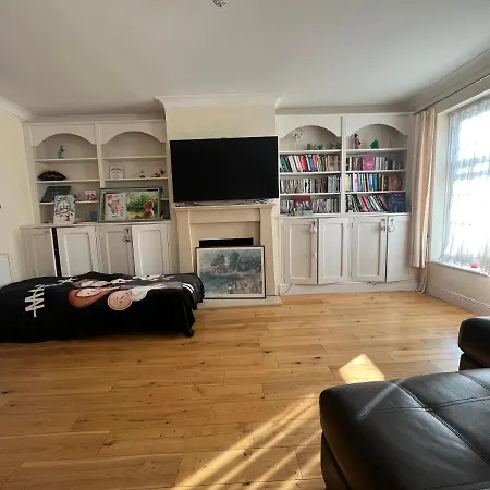 Close To Wimbledon Tennis London