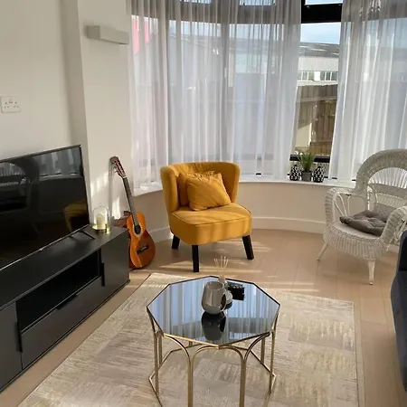 Apartment Entire In Brentford, West London. *