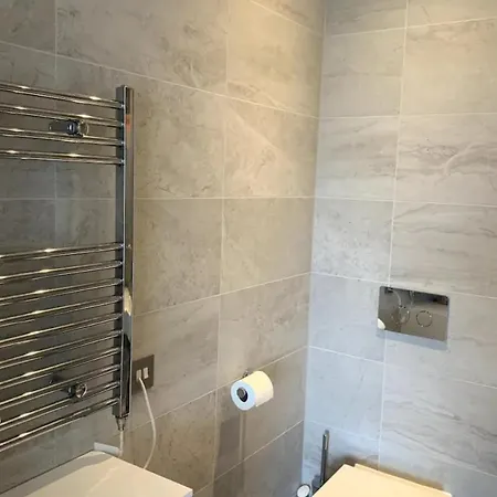 Apartment Stylish 2bd Flat With Private Balcony - Battersea