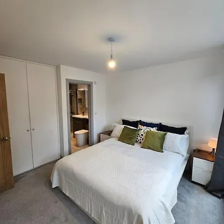 Beautiful Modern + Greater London Carshalton