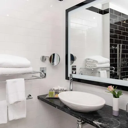 Hilton Wembley Hotel 4*