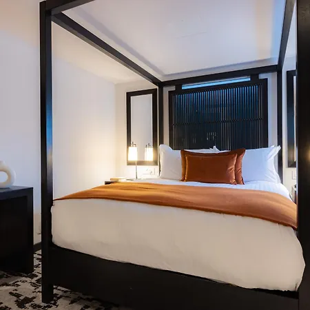 La West - Hyde Park Hotel Londyn