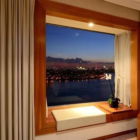 Canary Riverside Plaza Otel