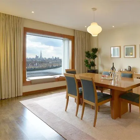Canary Riverside Plaza Otel