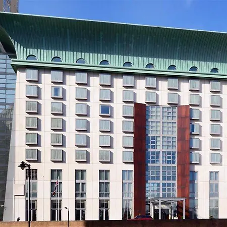 Canary Riverside Plaza