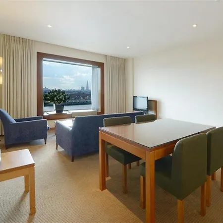 Canary Riverside Plaza Otel Londra
