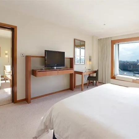 Otel Canary Riverside Plaza