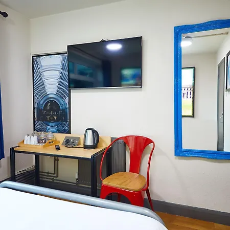 St Christopher's Shepherd's Bush Hostal *