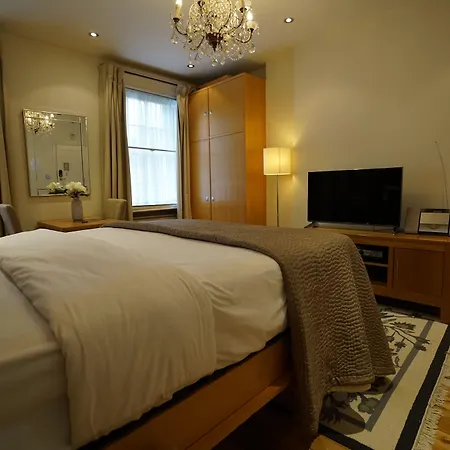 17 Hertford Street 3*