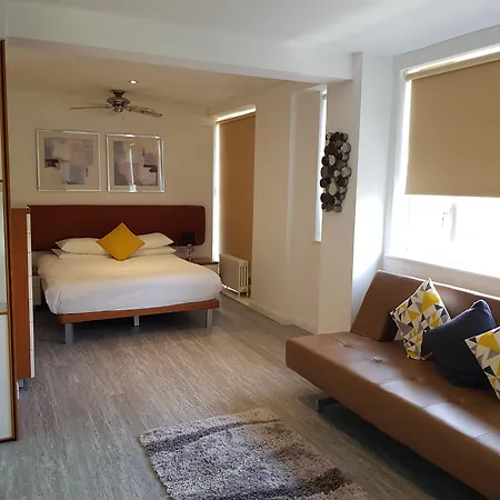 Aparthotel Roland House 3*