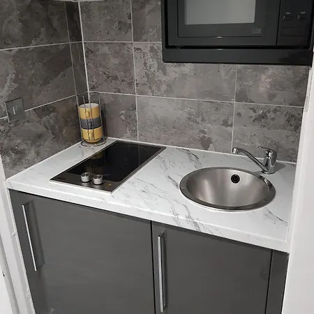 Aparthotel Roland House 3*
